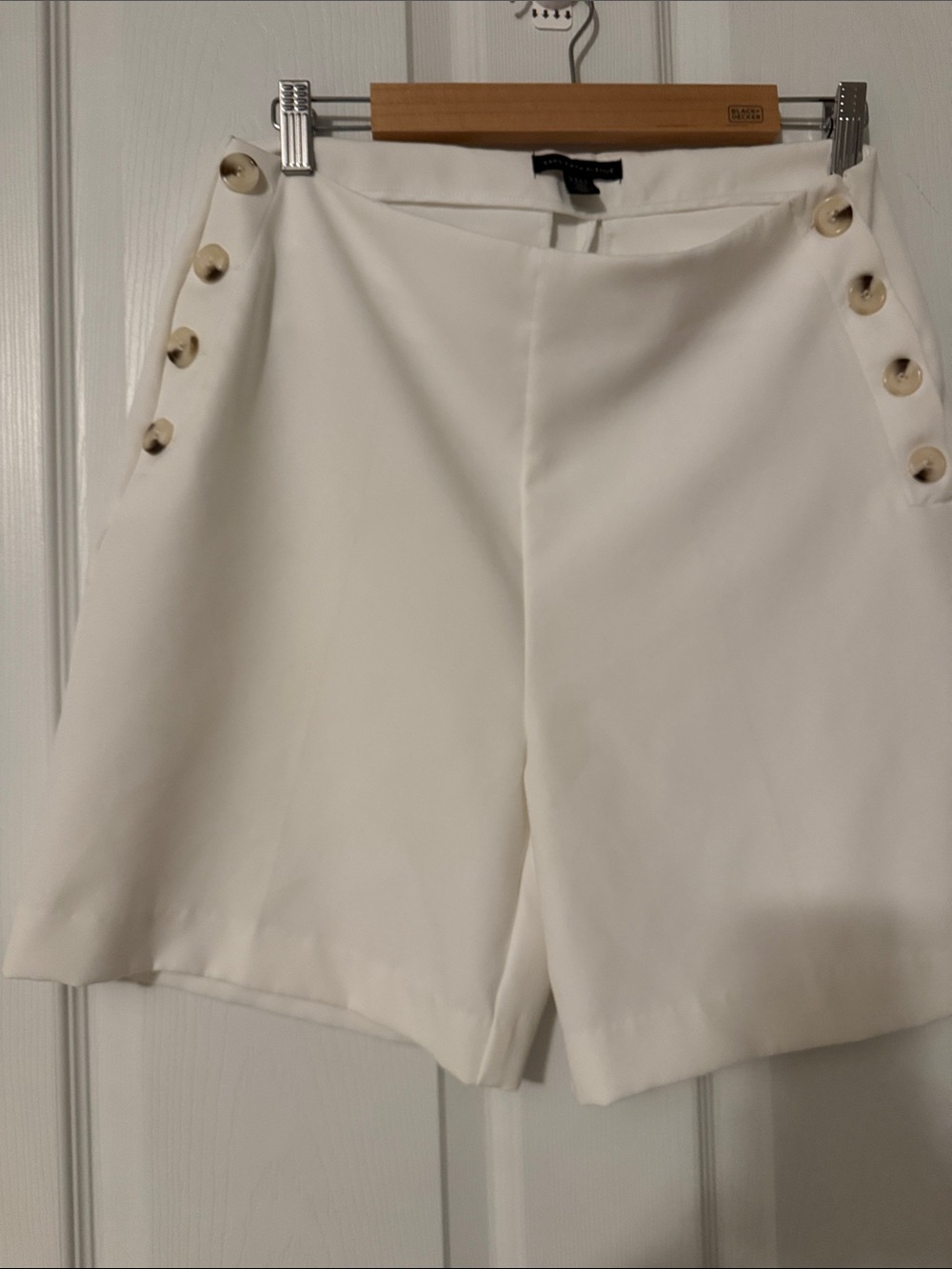 Saks Fifth Avenue Cream Sailor-Button shorts size 10